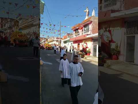 Procesión de La Imagen de Cristo Rey el dia de La Fiesta Patronal por las Calles de Alto Lucero