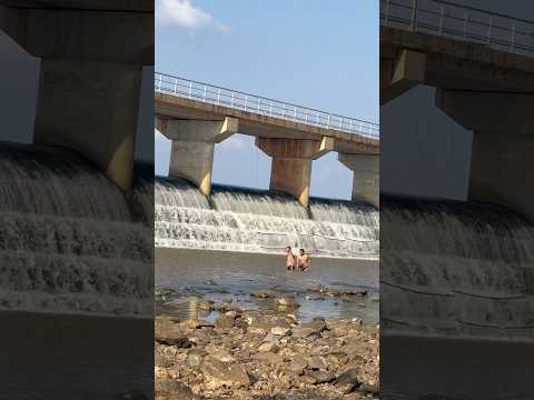 Net fishing on holiday 🐟🐟 #wow #fish #fishing #duet #river #riverside 🐟🐟🐟🏞️🦦