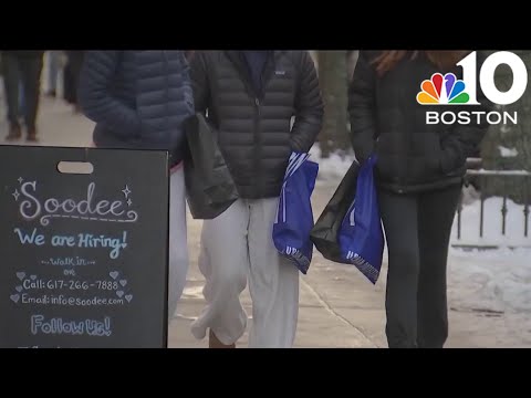 Shoppers brave the cold in Boston for last-minute holiday gifts