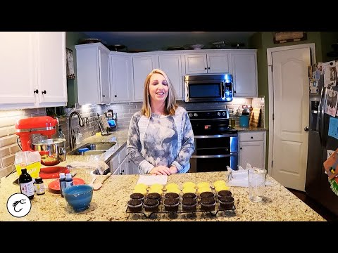 JOIN ME IN GIANNA'S KITCHEN TONIGHT  - ICING VANILLA BEAN CUPCAKES