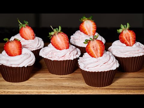 Chocolate strawberry cups. The best easy & quick cream dessert.