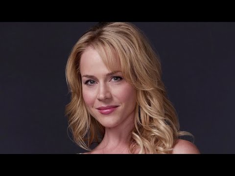 SEXY PHOTOS OF JULIE BENZ