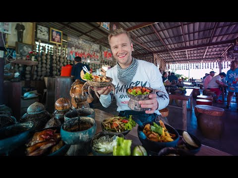 I Found a Genuine THAI Food Paradise in Chiang Rai / North Thailand Motorbike Tour