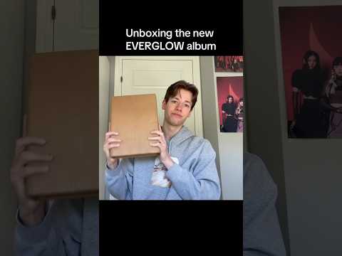 Kpop album unboxings be like: (EVERGLOW)