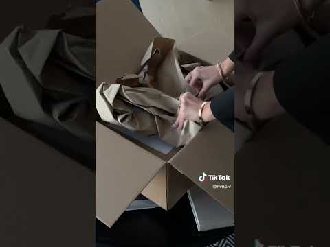 Trendy #uggs on fleek #winterfashion #unboxing #stylegoals #fashiongoals #highfashion #haul