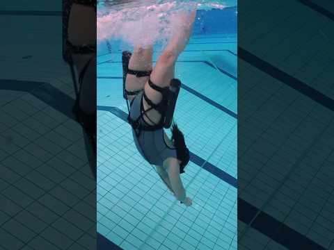 Melanie flying like superwoman underwater