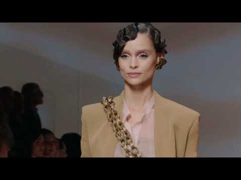 Giorgio Armani - 2024 Spring/Summer 2024 Womenswear Show