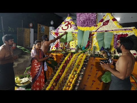 live ayyappa padipooja in KODURU. కోట మణికంఠ స్వామీ ఇంటివద్ద నుండి