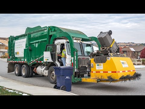 Peterbilt 320 - McNeilus Meridian Garbage Truck w/ The Curotto-Can