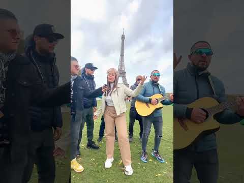 “Perdido” por la torre Eiffel Paris 🇫🇷🎶 #cumbia #streetmusic #eurotour #paris