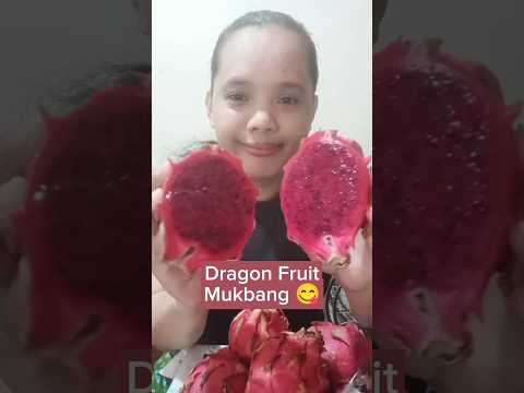 Dragon Fruit Mukbang! So yummy & so healthy! 😋 #dragonfruit #asmr #asmreating #fruitmukbang #yummy