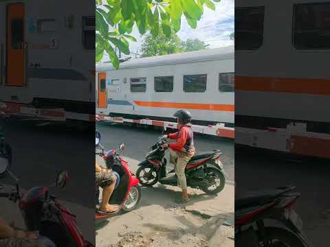 #shortvideo #keretaindonesia #kereta #shorts #railfans #train #railway  #indonesianrailways #kai