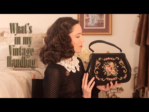 Whats In My Vintage Handbag | Carolina Pinglo