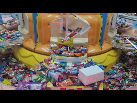 OMG WIN THE MYSTERY BOX AND GET A JACKPOT PRIZE AT THE ARCADE!!!!!! 😱(CANDY PUSHER JACKPOT)