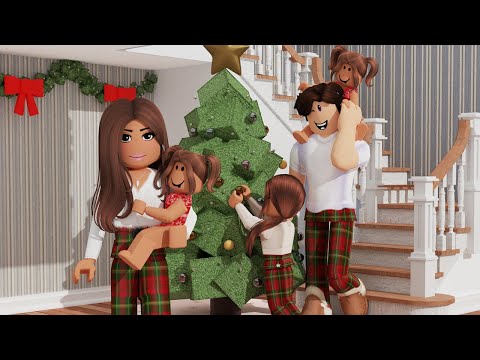 DECORATING OUR FAMILY HOUSE FOR CHRISTMAS on Bloxburg rp