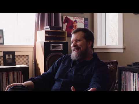 John Grant raconte son nouvel album “Boy From Michigan” (en Français)