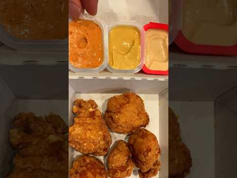 Taco Bell New CHICKEN NUGGETS & Sauces Review! (Limited time menu item)