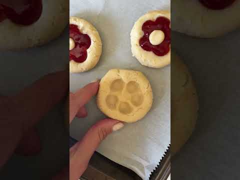 Thumbprint Flower Cookies #cookies #dessert #easyrecipe