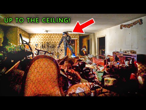 Exploring an Abandoned Hoarder House Full Of Expensive Antiques!