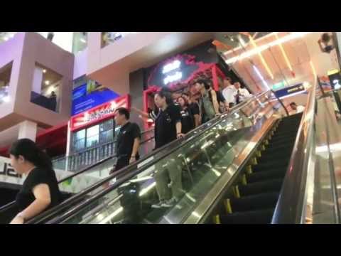 [Fancam] 130713 小鬼 黄鸿升 arrival at Square 2 (Singapore)