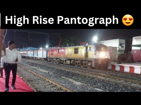 Swarna Jayanti Rajdhani Express With High Rise Pantograph Arriving Palanpur Junction