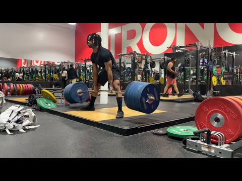 Deadlifting Heavy With Friends