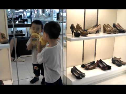 Funny Video: LEO look into the mirror