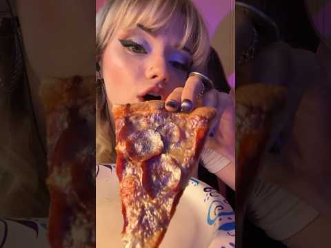 Can my glitter pizza lovers rise up? #asmr #asmreating #asmrtiktoks #fypage