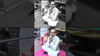 Karnataka: Madhya Pradesh CM Shivraj Singh Chouhan offers prayers at temple in Ballari