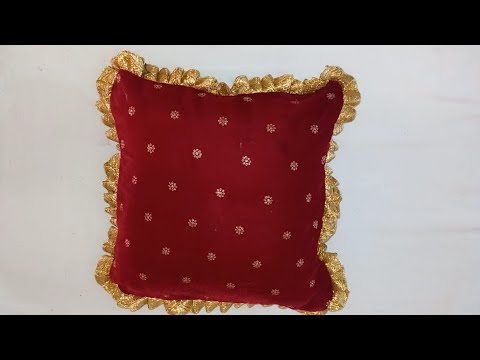 बचे हुए कपड़े और लेस से बनाएं cushion cover