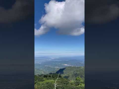 Breath and take the moment. 是不是伸手就可以摸到白雲呢？