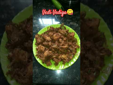 Varshakalam Vedivediga😋#food#snacks#bhajji#rainyseason #eviningsnacks