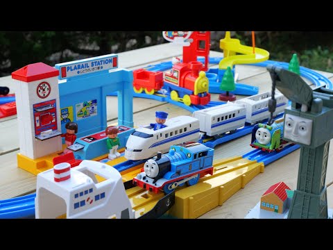 [Rare] 3 Plarails ☆ Thomas and the big ship & Hello Kitty & ticket gate play