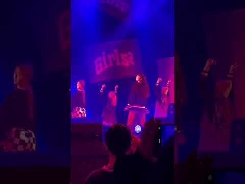 【Girls2】4/10(月)Zepp Namba 大阪ファンミーティングでの新曲「CLICK」の様子をお届けしちゃいます🥰