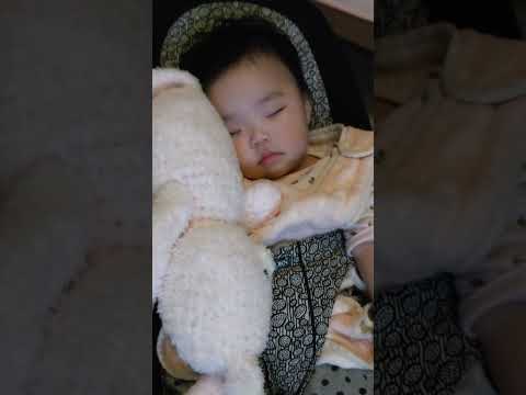 楽しい夢を見てニヤッとする0歳児【233Days】 #baby #赤ちゃん