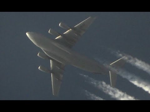 Awesome USAF Boeing C-17A Globemaster III 05-5153 passing over Bay Area (RCH883)