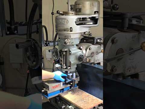 milling the ends of a hydraulic cylinder with a bridgeport milling machine