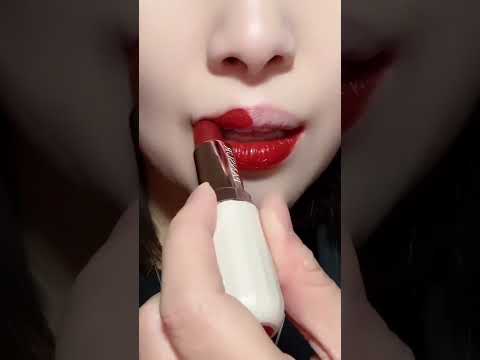 How to Apply Lipstick Like a Pro: Easy Tips & Tricks #makeuptutorial #makeup #tiktok #beauty #shorts