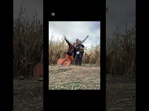 Corn maze with amazing friends part 3 #cornmaze #halloweenfun #funwithfriends #vlogwithfriends