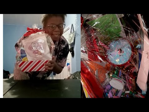 Create a Festive Christmas Gift Basket: Vlogmas Day 3