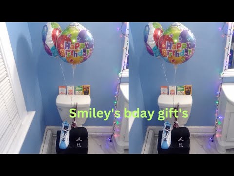 "Smiley's Birthday Gifts Unboxing"