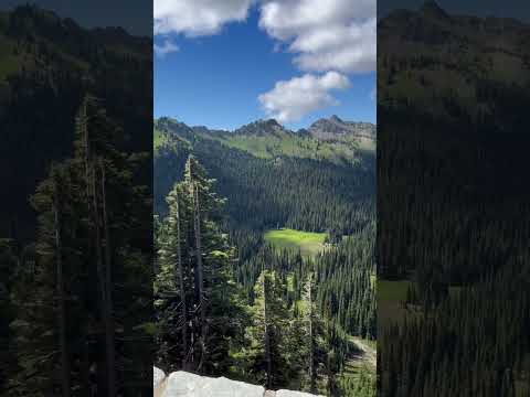 🇺🇸レーニア山にある美しい湖