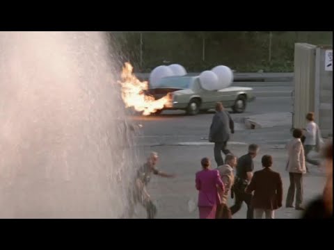 裸の銃を持つ男（The Naked Gun）名場面１