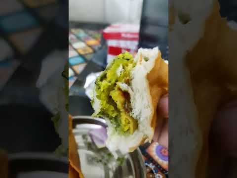 Vada Pav Ra Ra🤣 #trending #viral #mumbai #food #subscribe #youtube #shorts #bihar #ytshorts #funny