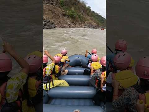 #raftingrishikesh #river #rishikeshrafting #riverraftting #rafting #raftingvlog #boating #adventure