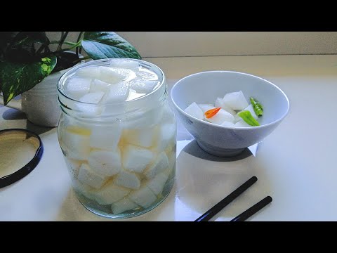 EASY CRUNCHY PICKLED WHITE RADISH