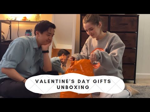 eng sub [AMWF] Temu unboxing. Showing our Valentine's Day gifts | International couple