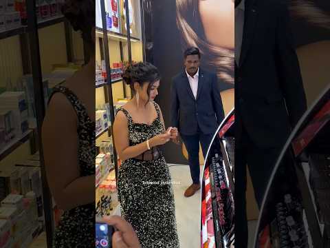 Big Boss Ariyana Glory Shopping At Beauty Parlour | Ariyana Glory #shorts #ariyanaglorybiggboss