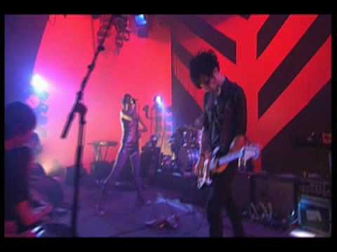 Miles Away (live) - Yeah Yeah Yeahs