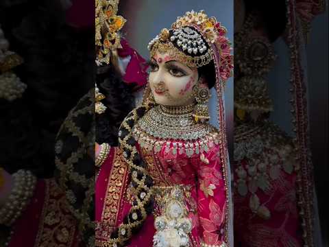 इकलौती हमारी राधा रानी है जिनके हाथ में कोई अस्त्र शस्त्र नहीं है #vrindavan #krishna #radharani